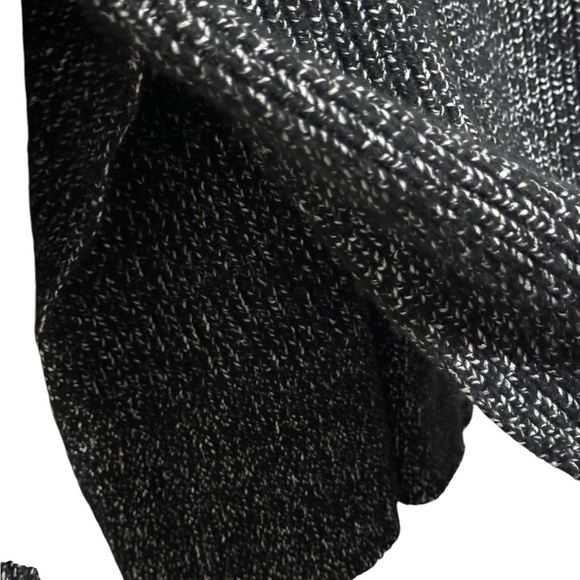 Athleta Black Marl Shasta Hi-Low V-Neck Wool Blend Chunky Sweater, X-SMALL - Picture 9 of 9